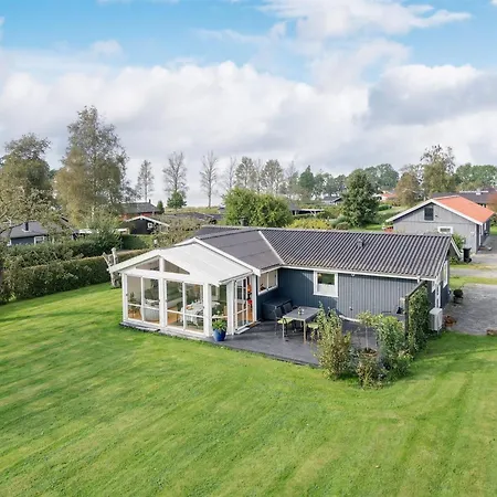 Leani - 200m From The Sea By Interhome